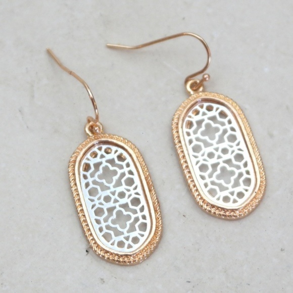 💎 last pair • Gold + Silver Oval Earrings - Picture 3 of 3